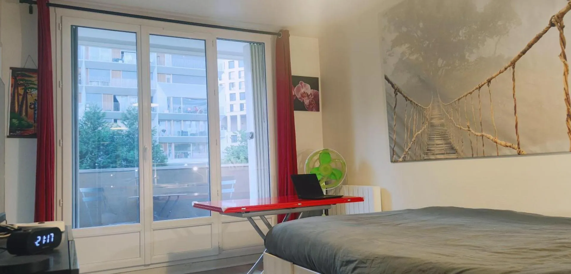 Apartment Studio Sur Le Metro 12 Pour Montmartre Paris