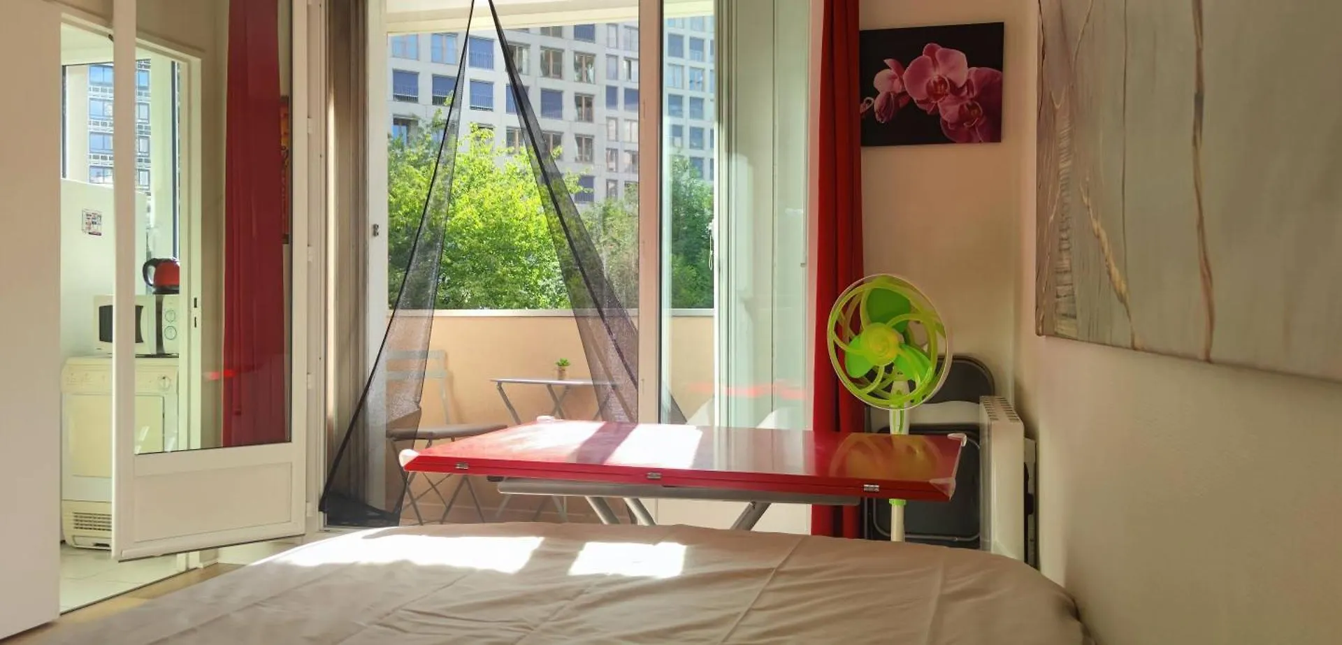Studio Sur Le Metro 12 Pour Montmartre Paris