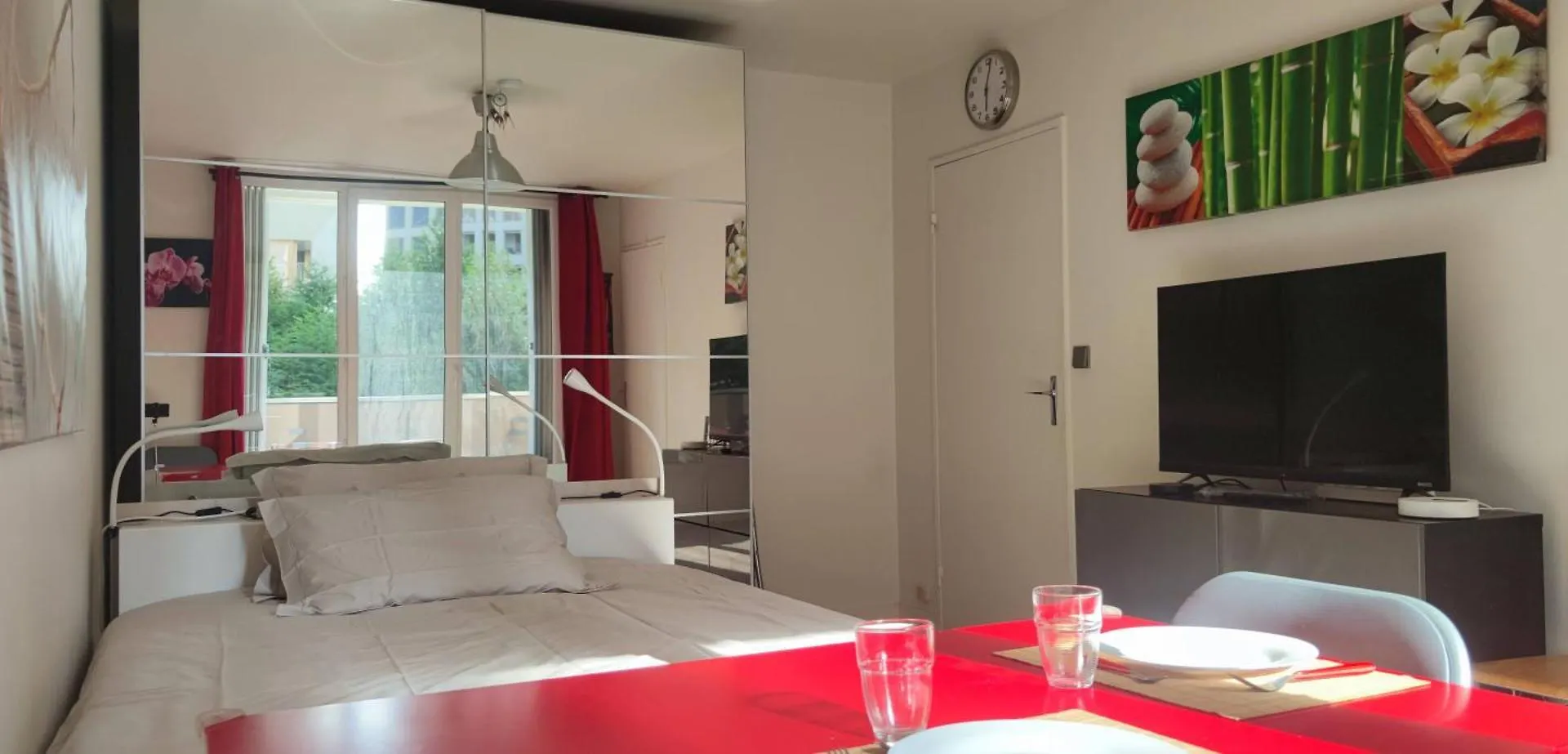 Appartement Studio Sur Le Metro 12 Pour Montmartre Parijs